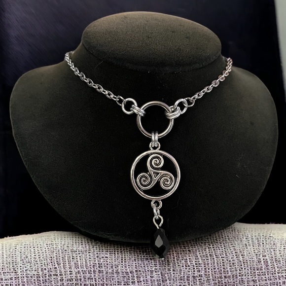 🔴Necklace stainless steel cable link chain celtic charm & dangly black crystal - Picture 6 of 10